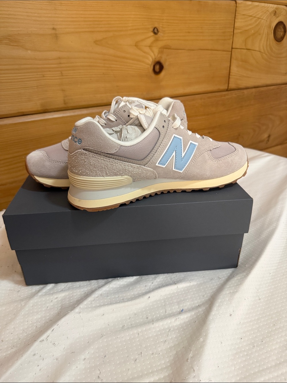 NWT NEVER WORN Women’s New Balance 574 Sneakers